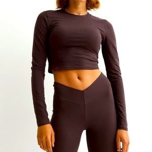 Cropped key hole back shirt